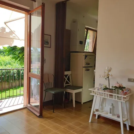 Lägenhet Ai Tre Tigli Con Giardino Privato *