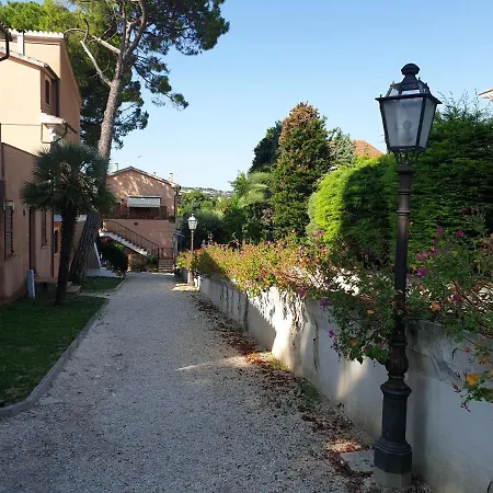 Ai Tre Tigli Con Giardino Privato Appartement