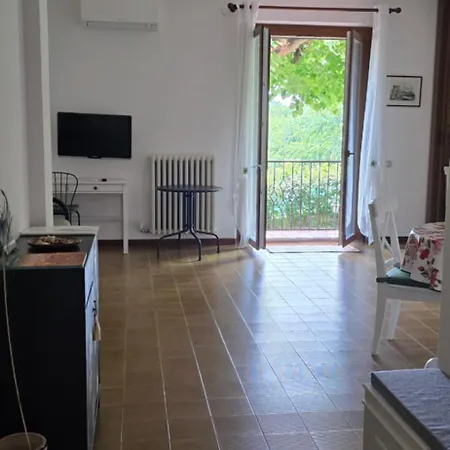 Lägenhet Ai Tre Tigli Con Giardino Privato